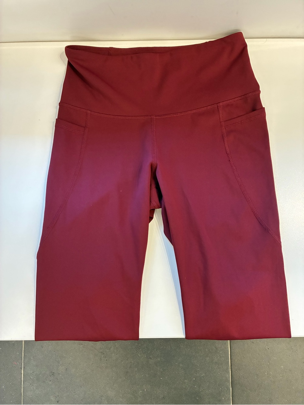 High-Rise Women's Workout Leggings in Burgundy